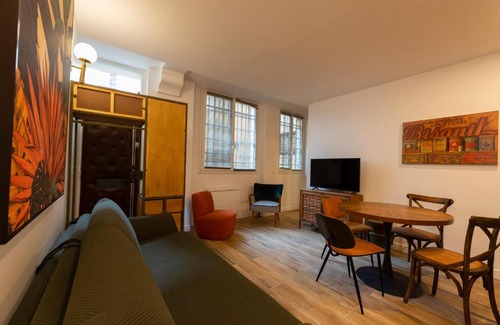 7th Arrondissement Apartment | Au pied de la Tour