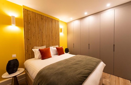 7th Arrondissement Apartment | Au pied de la Tour