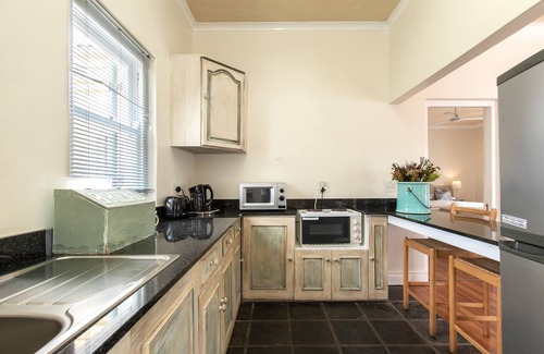 Hermanus City-Centre House | Auberge Burgundy Guest House