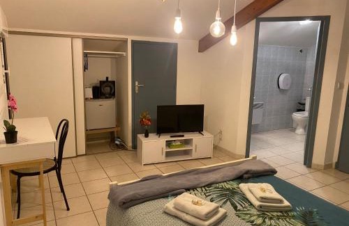 Montcabrier Bed & Breakfast | Auberge Chez Tonton