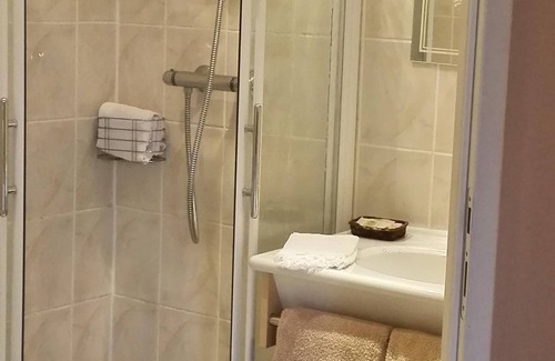 Sillans-la Cascade House | Auberge du Grand Chêne