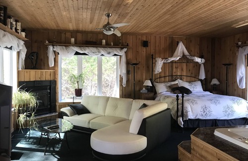 Chateau-Richer House | Auberge Du Sault-A-La-Puce