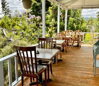 Cap-a-l'Aigle Hotel | Auberge musicale Pour un Instant