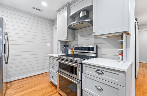 Auburn House | Auburn Gem w/Dreamy Backyard!