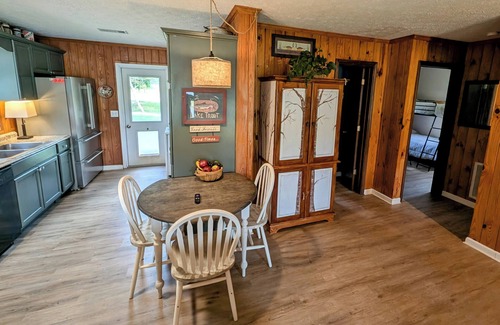 Auburn Cabin | Auburn University Private Waterfront Getaway w/WiFi