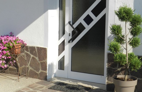 Laives Apartment | Auelehof Apartment Marlene - Surrounded by greenery, surrounded by apple orchards.