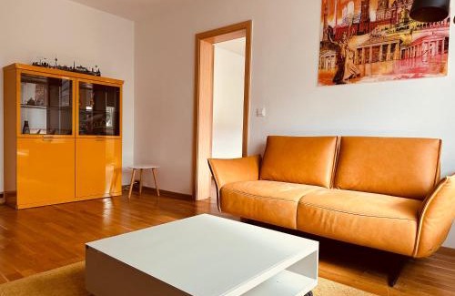 Biederitz Apartment | Aufladen & Entspannen im Senfzimmer mit Balkon
