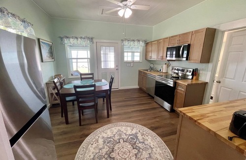 Cedar Key Cottage | Aunt May's - Waterfront Cottage in Cedar Key!