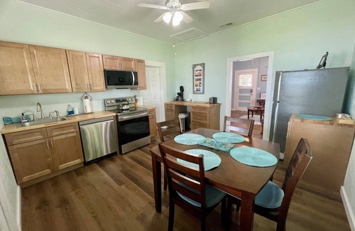 Cedar Key Cottage | Aunt May's - Waterfront Cottage in Cedar Key!