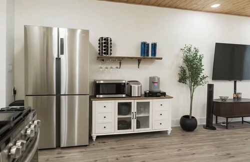 Madison House | Auralis: Sleeps 8