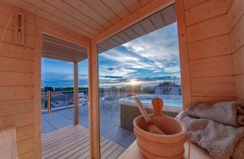 Lignano Sabbiadoro Apartment | Aurea Attico con Jacuzzi e vista mare Lignano