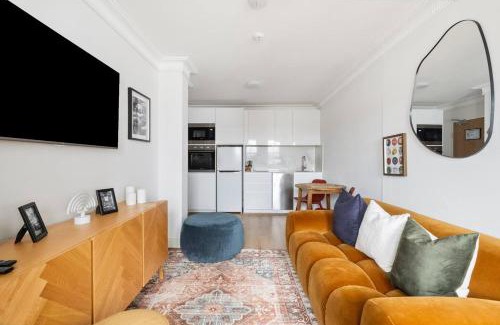 Darlinghurst Apartment | Aurelia Darling - Boutique Poolside Retreat near CBD