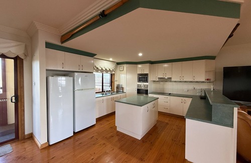 Minlacowie House | Aurora - Close to beach! Off Peak Special available!