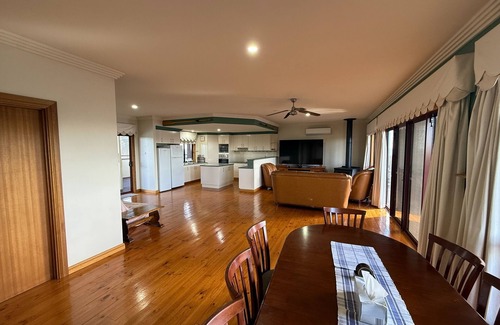Minlacowie House | Aurora - Close to beach! Off Peak Special available!