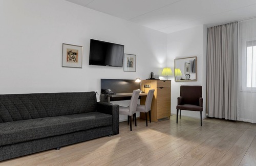 Innri-Njarthvik Hotel | Aurora Hotel at Reykjavik-Keflavik Airport Terminal KEF