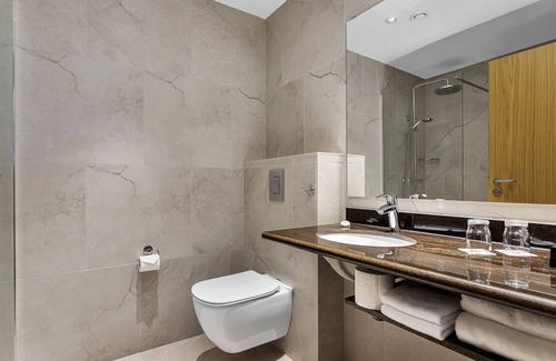 Innri-Njarthvik Hotel | Aurora Hotel at Reykjavik-Keflavik Airport Terminal KEF