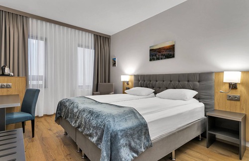 Innri-Njarthvik Hotel | Aurora Hotel at Reykjavik-Keflavik Airport Terminal KEF