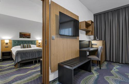 Innri-Njarthvik Hotel | Aurora Hotel at Reykjavik-Keflavik Airport Terminal KEF