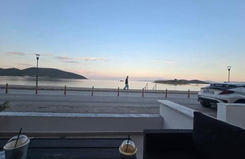 Nea Peramos Apartment | Aurora seaside grand suite