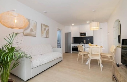 Carabanchel Apartment | Aurora Stays by Charming XII, Apartment for 4 with free parking