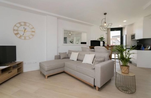 Carabanchel Apartment | Aurora Stays by Charming XVI, penthouse with terrace and parking