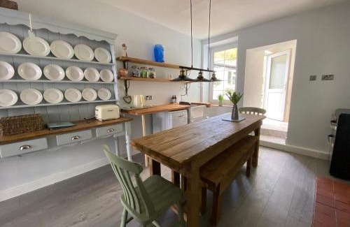 Glastonbury House | Aurora Tor