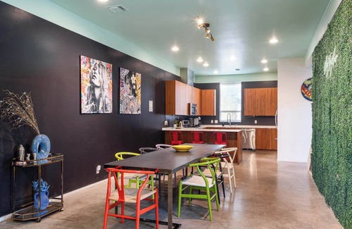 East Cesar Chavez House | Austin 5BR Clubhouse 6 min walk to Rainey Street