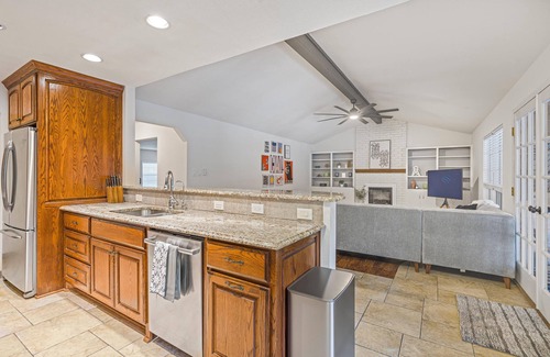 Franklin Park House | Austin Escape w/Pool, Hot Tub & Game Room – DT ,Bars, South Congress, Airport !