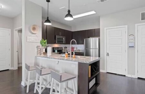 Austin Apartment | Austin's Serene Views w/Large Balcony*Pool