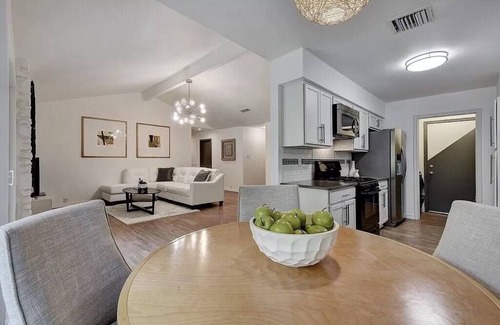 McNeil House | Austin, TX ACL/F1 Domain by Barclé