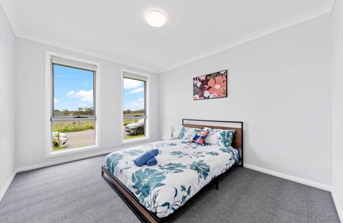Austral House | Austral Brand New 3Br House with WiFi & Parking