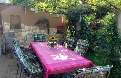 Bad Aibling Apartment | Auszeit - Wohnung mit Garten und Bergblick