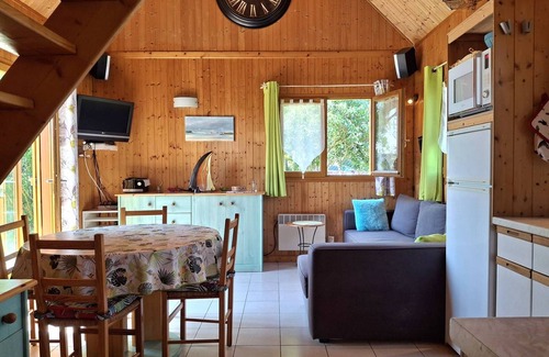 Merville-Franceville-Plage Ski Chalet | Authentic chalet near the beach for 6 persons