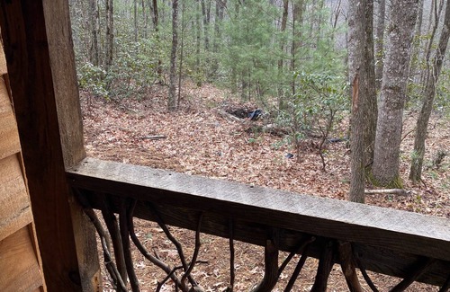 Hendersonville Cabin | Authentic 1850’s Settlers cabin High Speed Internet