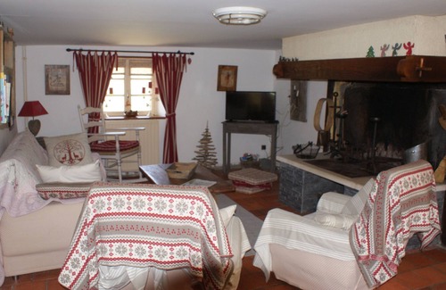 Campan House | Authentic barn in the heart of the Pyrenees