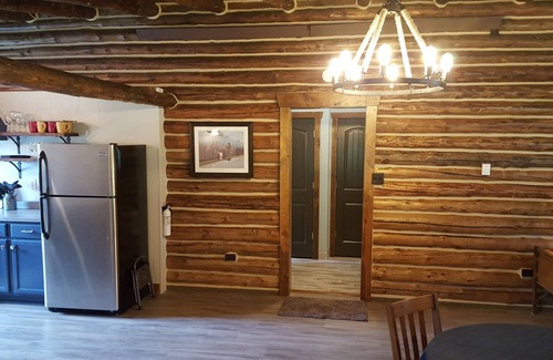 Benchmark Cabin | Authentic Black Hills Creekside Cabin