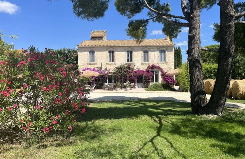 Arles Cottage | Authentic farmhouse with heated spa and swimming pool
