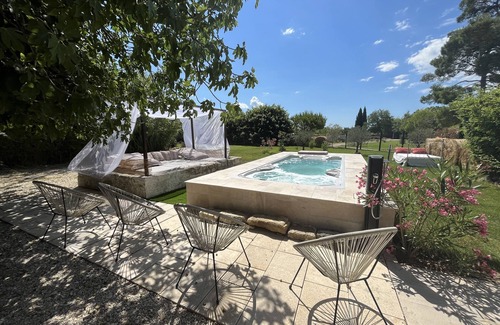 Arles Cottage | Authentic farmhouse with heated spa and swimming pool