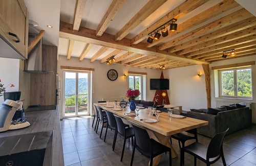 Saint-Privat-d'Allier Cottage | Authentic and comfortable gîte with large grounds and stunning view in Saint-Privat-d'Allier