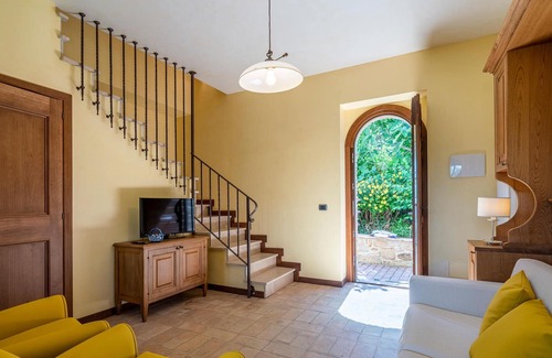 Camerino House | Authentic residence in the middle of nature with pool.