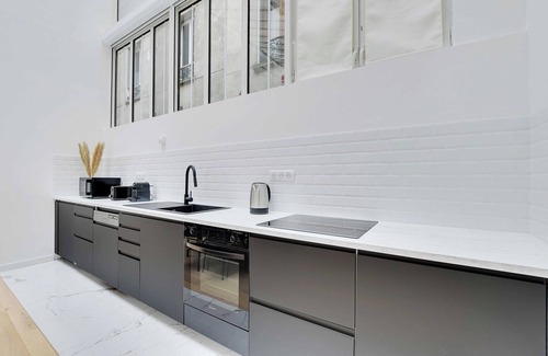 Quartier de la Folie-Mericourt Apartment | Authentique Apartment - 1BR- 2P- Voltaire