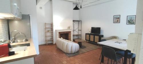 Republique Apartment | Authentique Bouquet