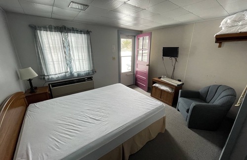 Au Train Hotel | Autrain Motel