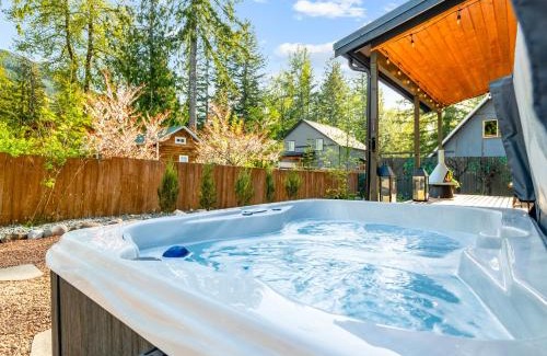 Paradise Estates House | Autumn At Rainier Modern Cabin W Firepit