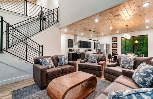 Sevierville Cabin | Autumn Cabin | Comfortable, Pool, Hot Tub + Games