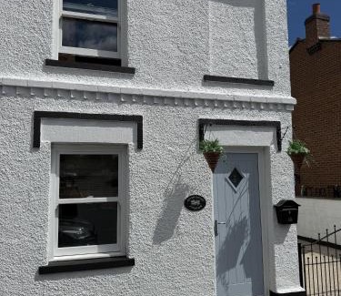 Muston House | Autumn Cottage