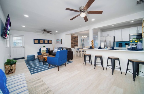 Jacksonville Beach House | Autumn Deal! Seaside Serenity~Cozy Home~Mayo & Beach~Sleeps 8