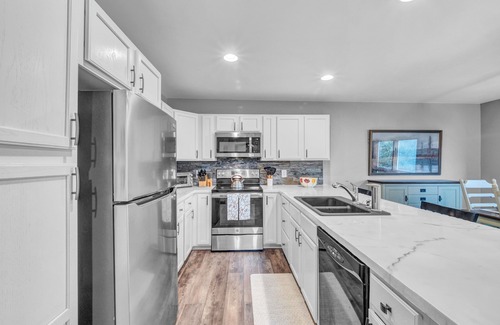 Sugar Mountain House | Autumn Escape/Stunning views Chalet w/Fireplace/walk to trails and slopes