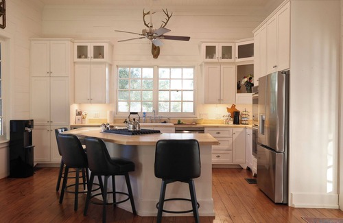 Fayetteville House | Autumn Getaway | Private Pool + Views