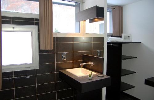 Chambon-sur-Lac Hotel | Aux 500 Diables Eco Lodge - Hotel